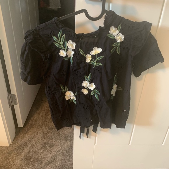 Black with flower top - Picture 1 of 3